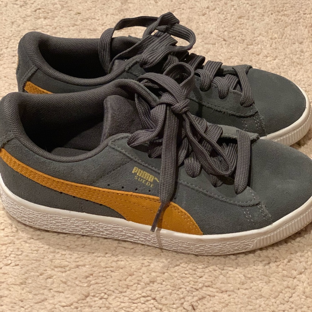 Puma kids suedes